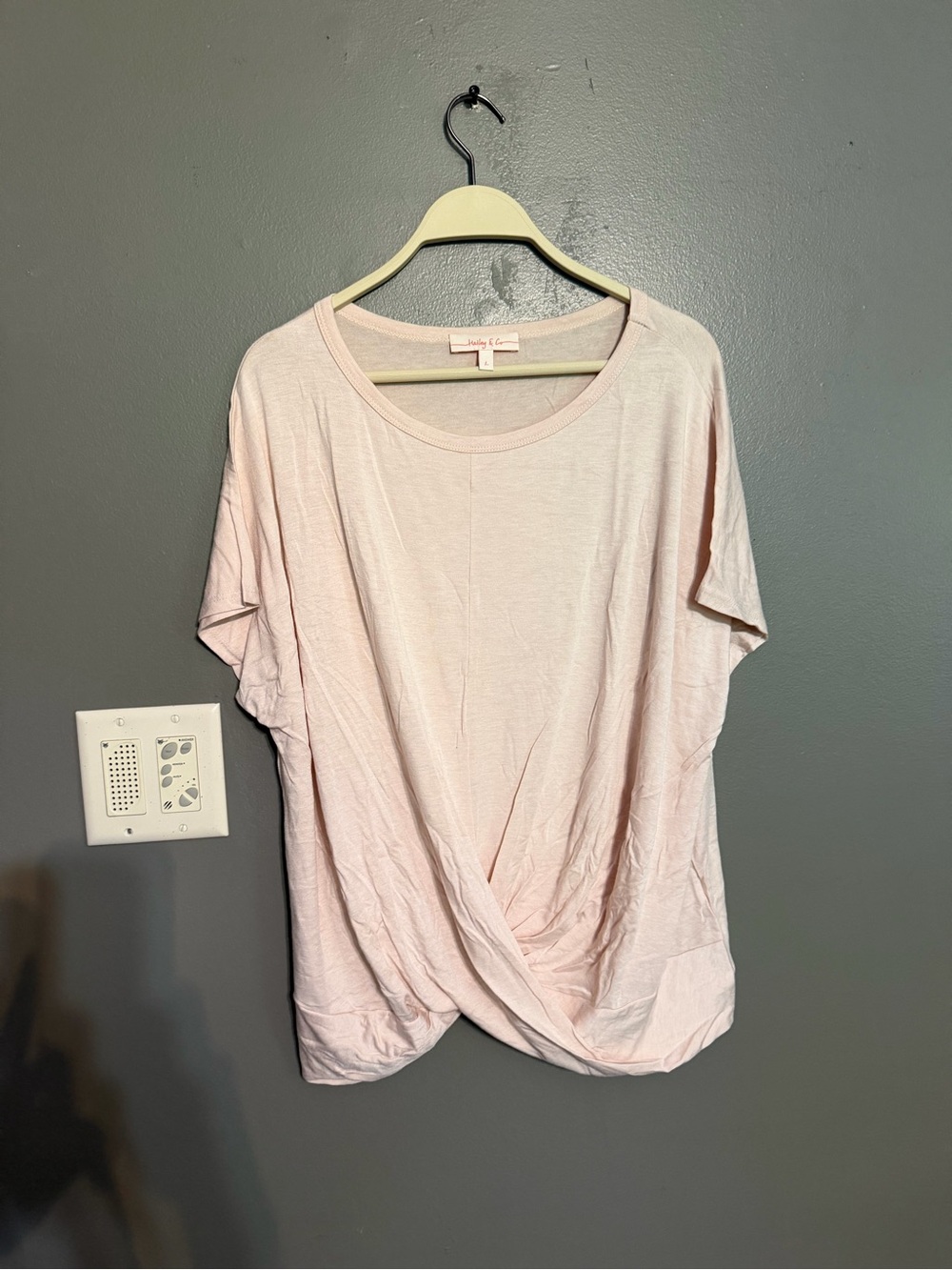 Hailey & Co Blush Pink Twist Front Short Sleeve Top Size Large NWT